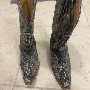 Corral woman’s Wing and Cross Snip Toe Boots